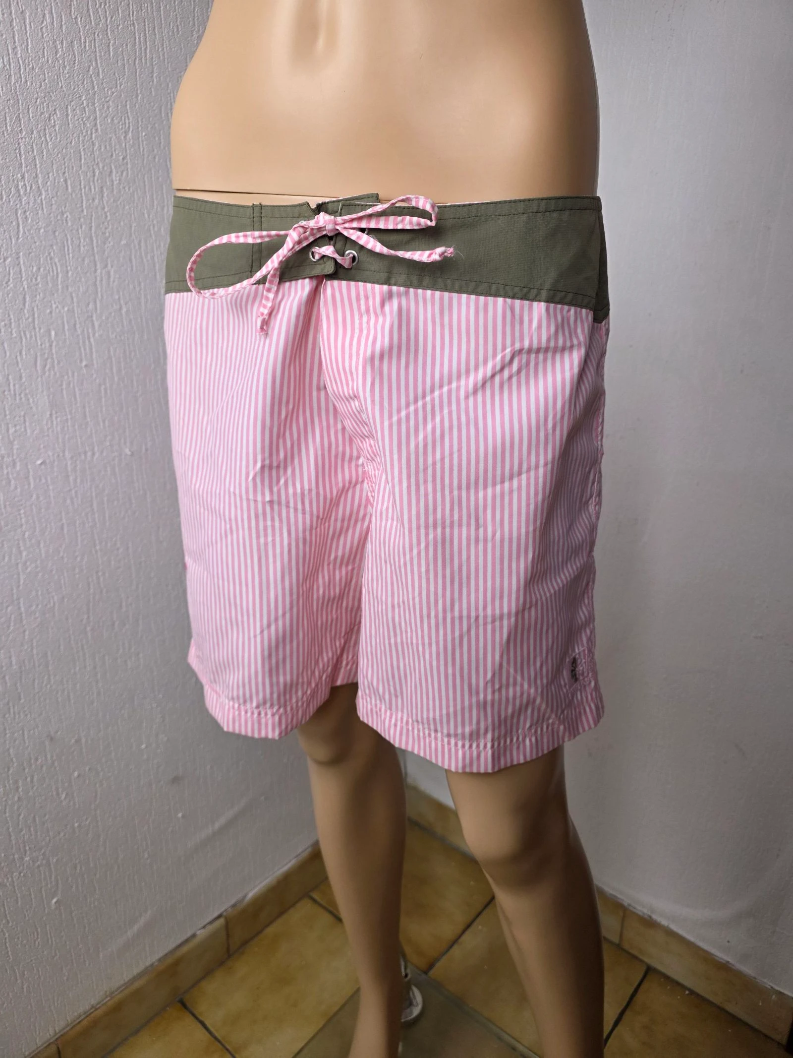 Short de bain / Boardshort années 2000's y2k neuf taille convient à un 42 petit 44